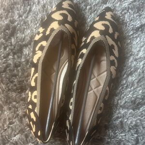 Stylish Black and Tan Women's Flats